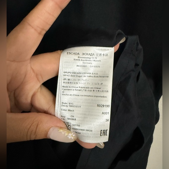 Escada 100% Linen Black Vneck Dress with Eyelet Sleeves - Picture 3 of 6